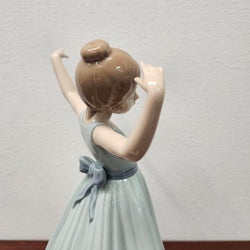 Lladro Figurine Ballerina "First Step Ballerina Girl" | Antique & Vintage | Moonee Ponds Antiques | Australia Wide Delivery