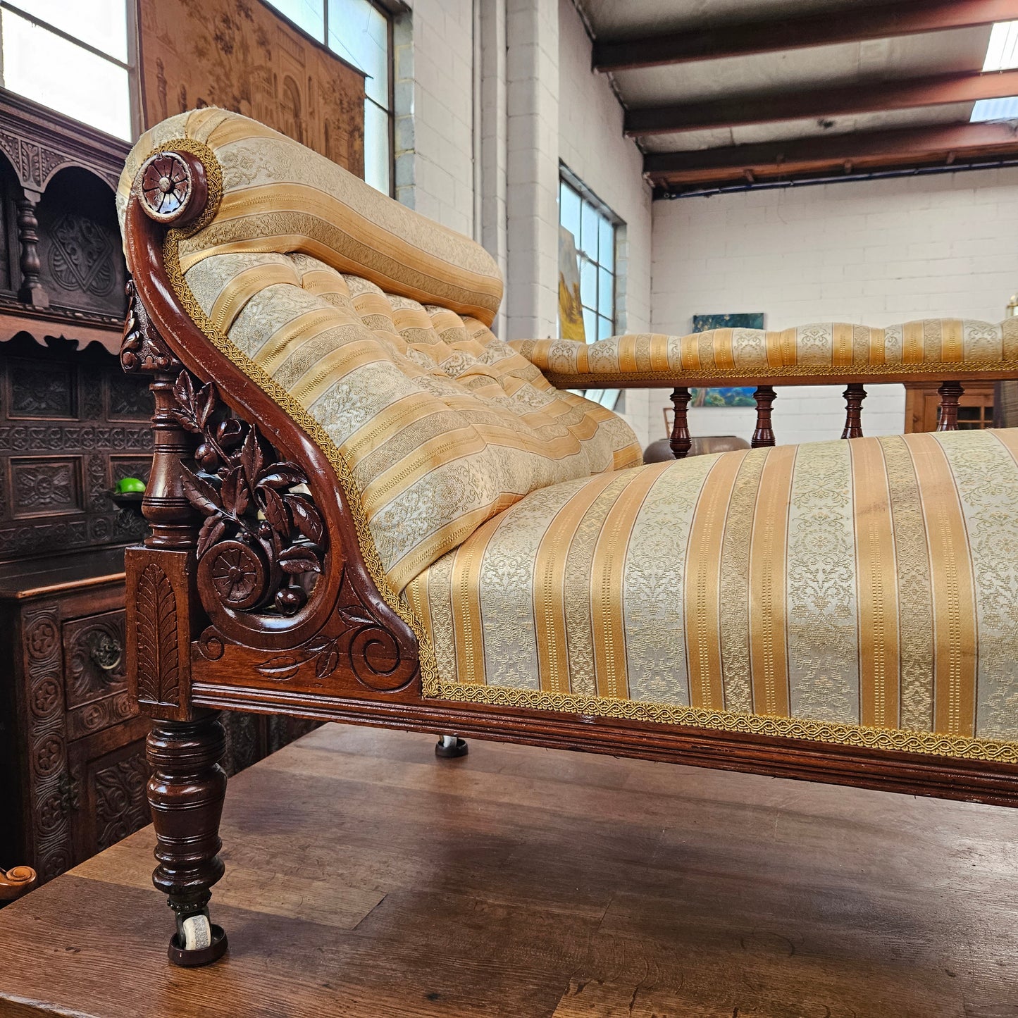 Beauitfully Carved Antique Edwardian Chaise Lounge