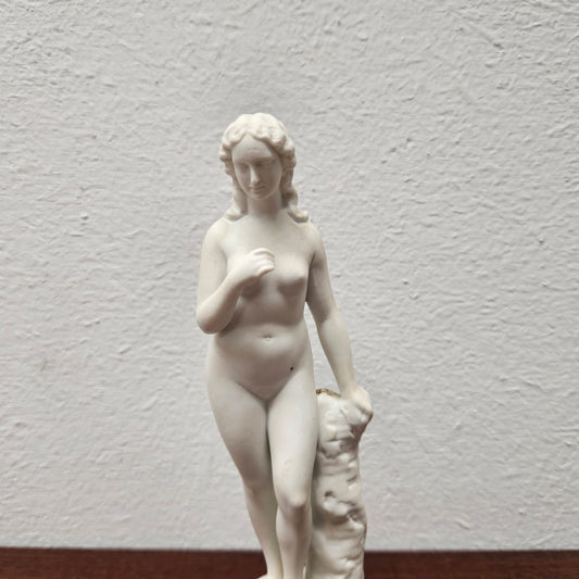 Victorian bisque figurine of lady that has been sourced locally. In good original condition, please view photos as they help form part of the description.