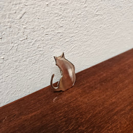 Charming Sterling Silver Silhouette Cat Brooch