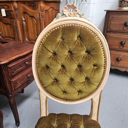 Lovely upholstered and nicely painted French style bedroom/single chair. It is in good original condition. Please see photos as they form part of the description.