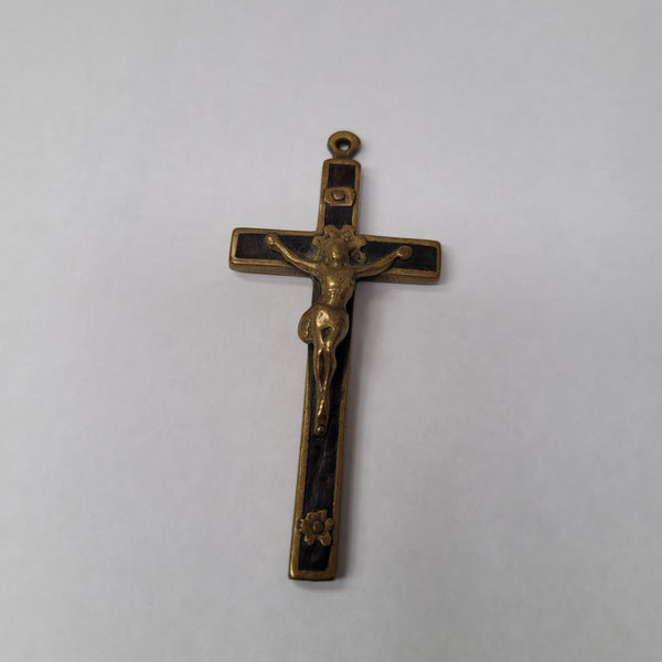 Vintage heavy brass crucifix. In good condition. Please see photos as they form part of the description.