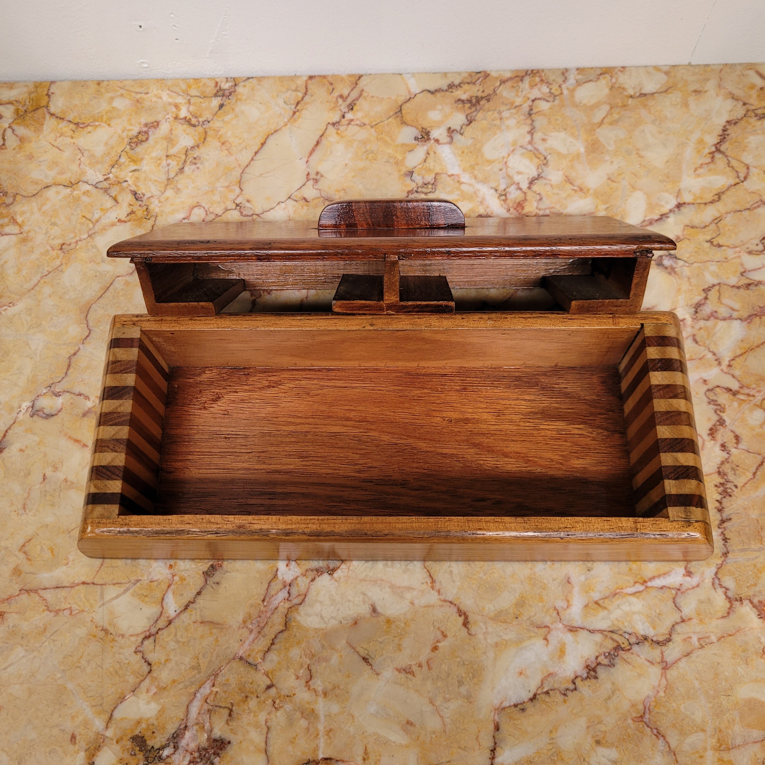 Inlaid Blackwood & Mahogany Card & Counter Holder