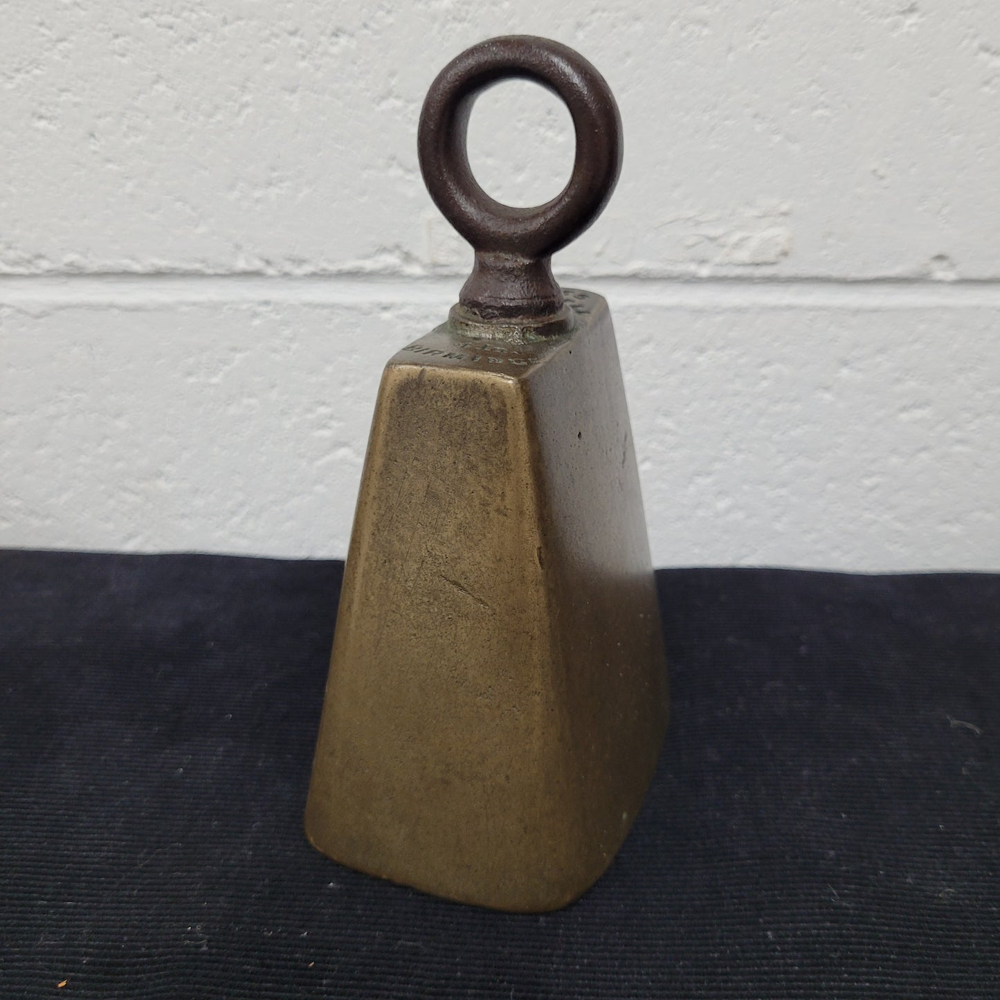 Antique James Barwell Birmingham cow bell. In good working condition and in good overall original condition. Please view photos as they help form part of the description.