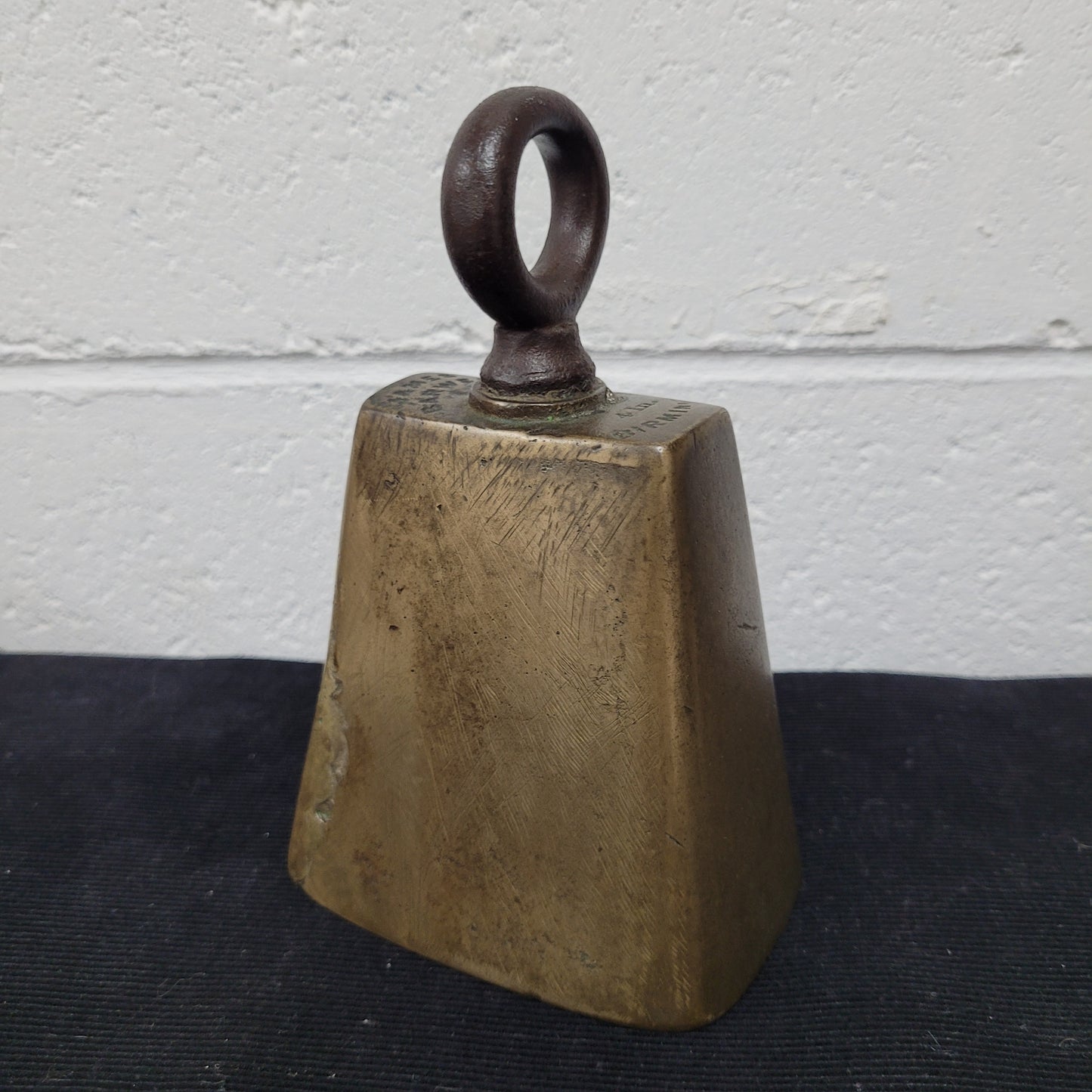 Antique James Barwell Birmingham cow bell. In good working condition and in good overall original condition. Please view photos as they help form part of the description.