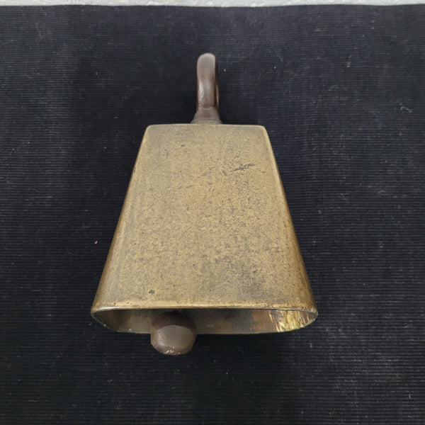 Antique James Barwell Birmingham cow bell. In good working condition and in good overall original condition. Please view photos as they help form part of the description.