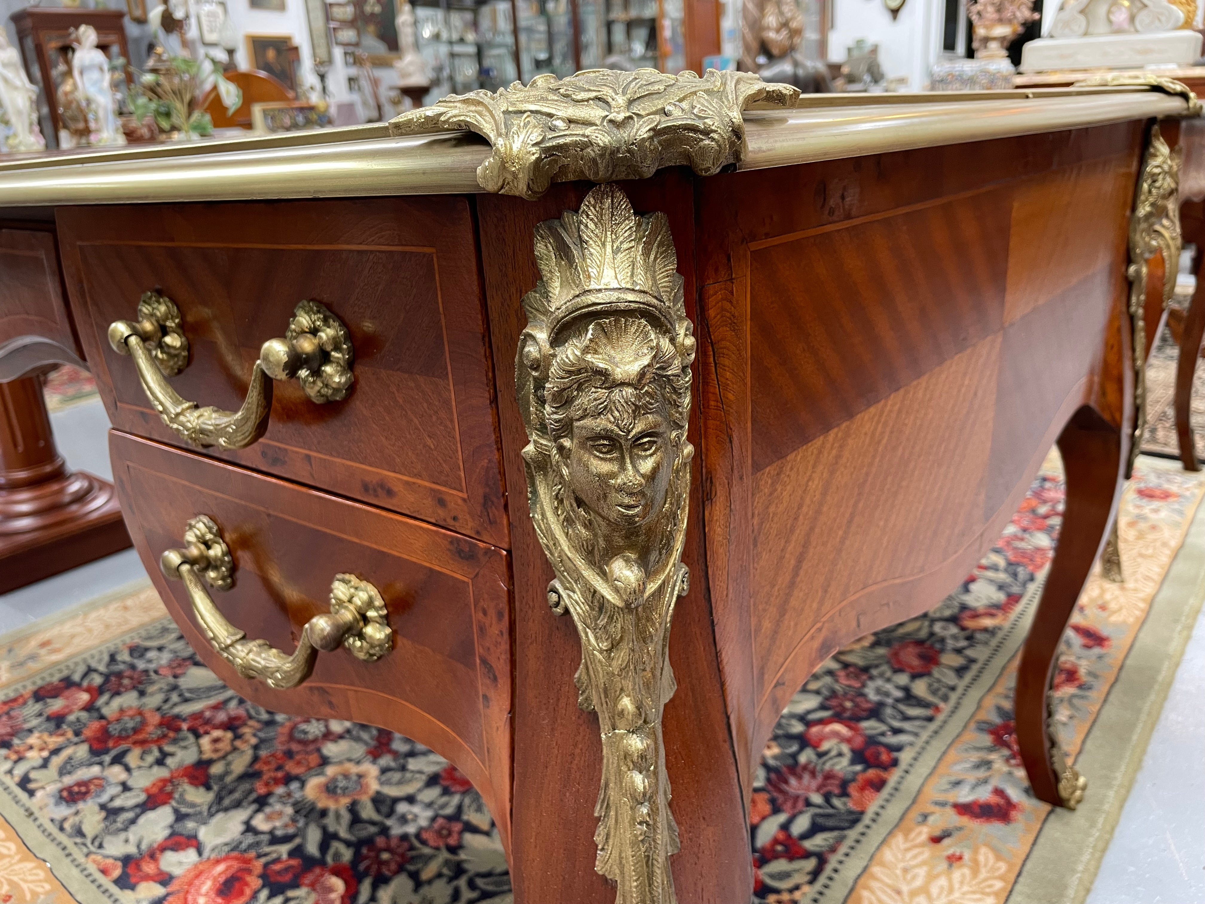 Elegant 19th Century French Parisian Rosewood Bureau Plat Desk