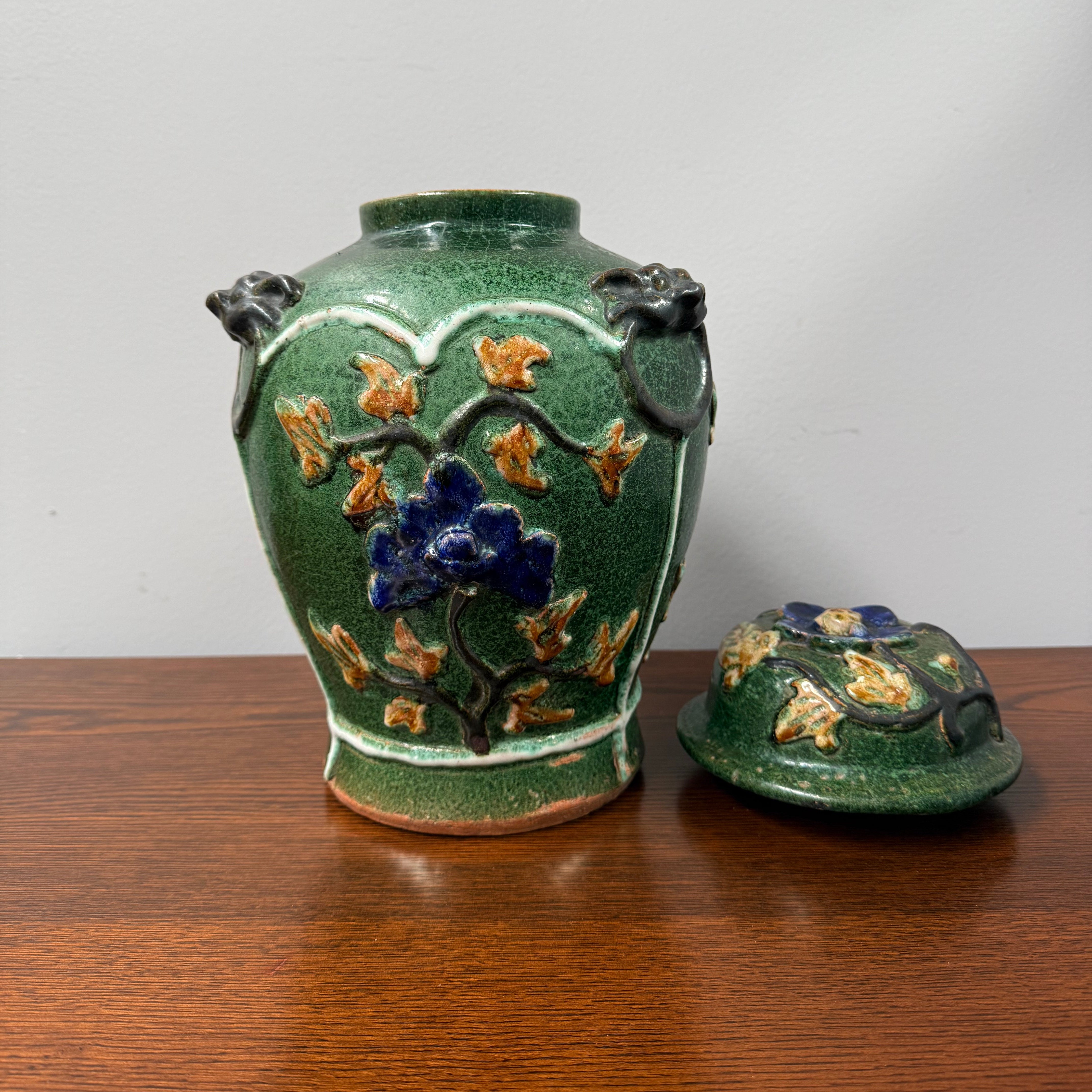 Late 19th Century Qing Dynasty Chinese Green Glazed Ginger Jar & Lid