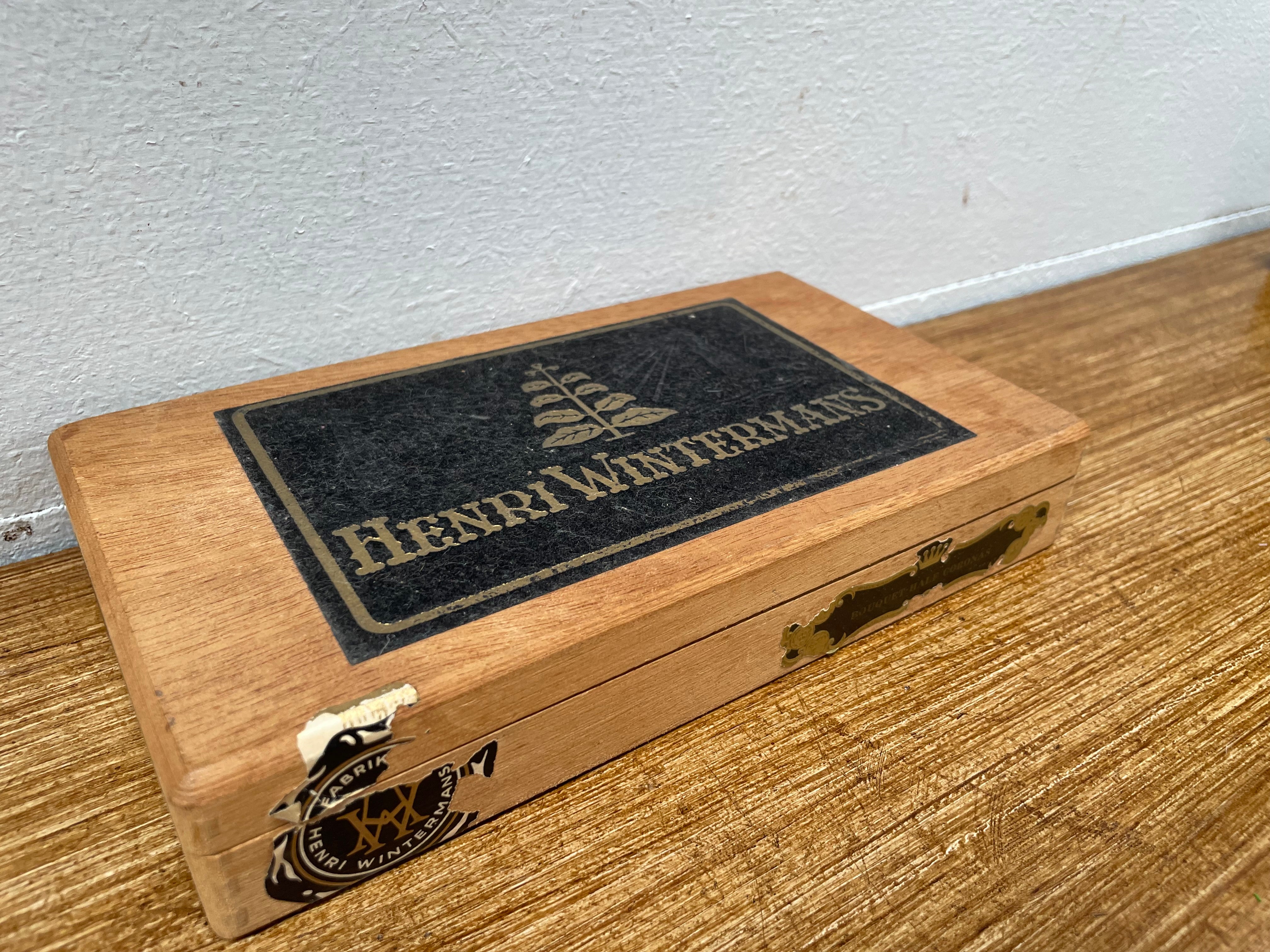 Vintage Dominos Set In Vintage Cigar Box
