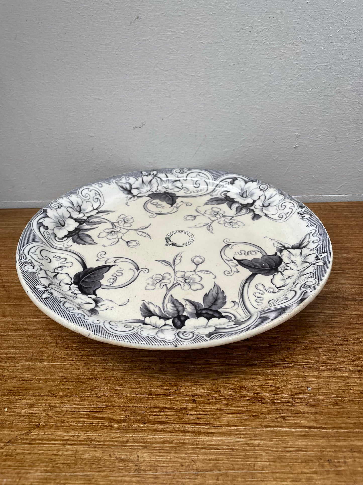 Victorian Cremorne Gardens Pattern Cake Stand