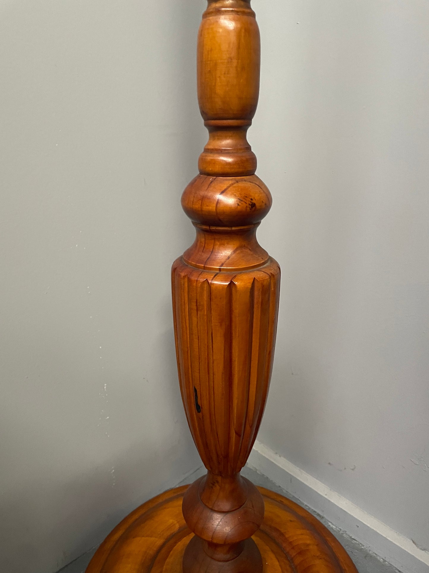 Antique Pine standard lamp that has been rewired to Australian standards with foot pedal. It has been sourced locally and is in good original detailed condition.