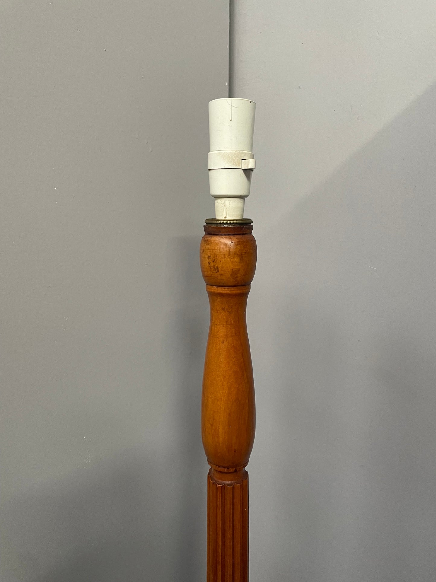 Antique Pine standard lamp that has been rewired to Australian standards with foot pedal. It has been sourced locally and is in good original detailed condition.