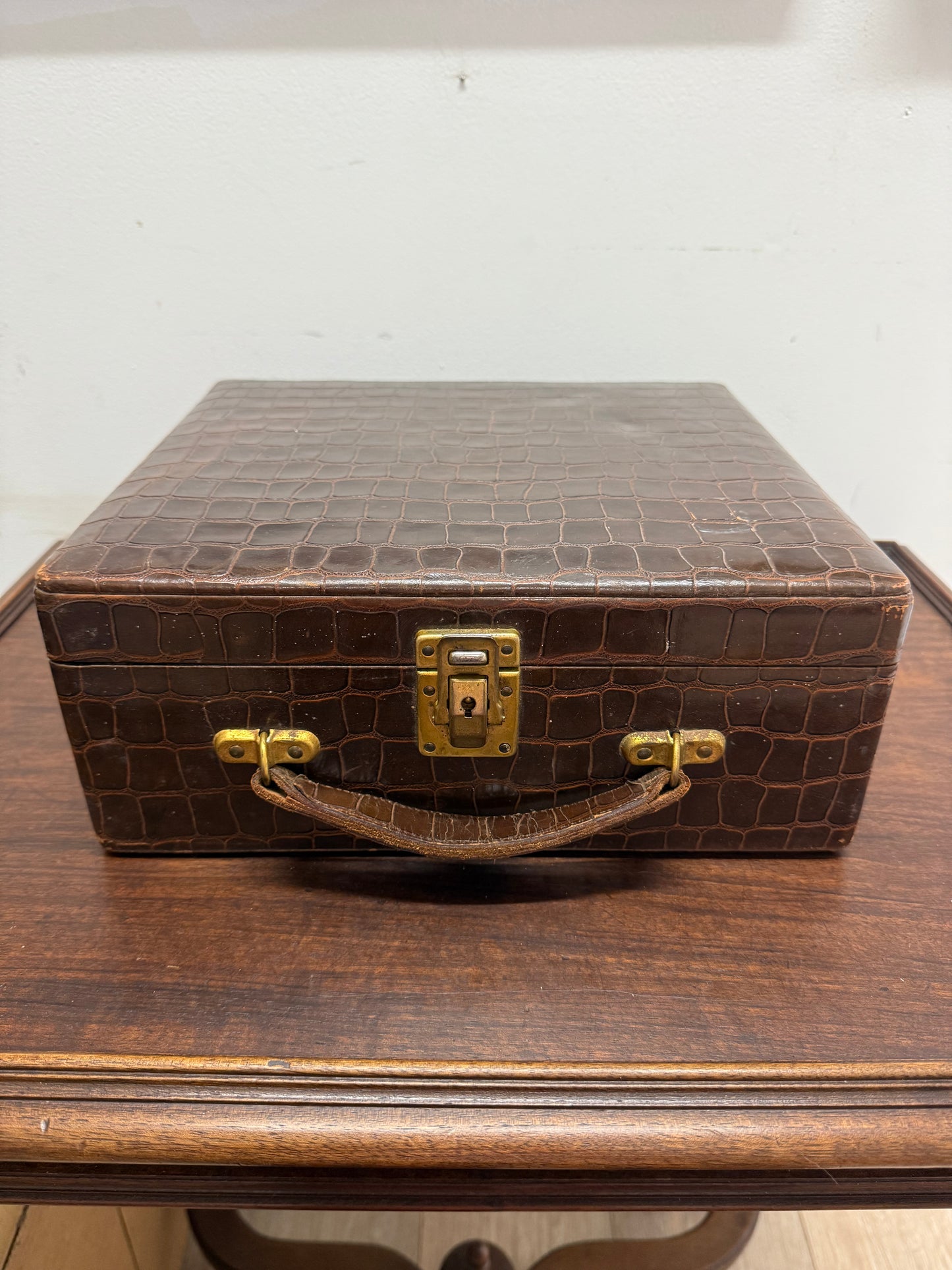 Vintage Suitcase/Beauty Case