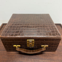 Vintage Suitcase/Beauty Case