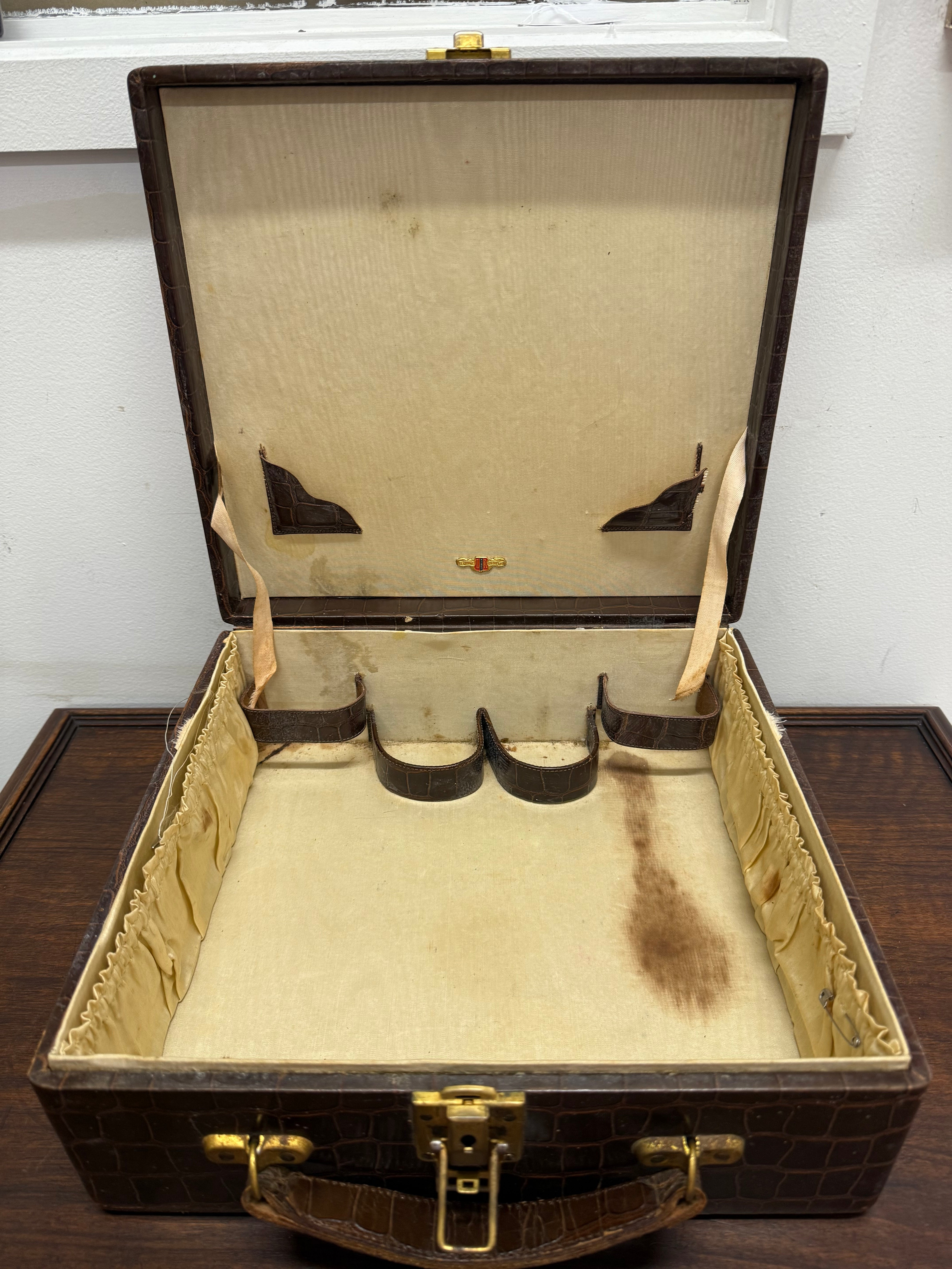 Vintage Suitcase/Beauty Case