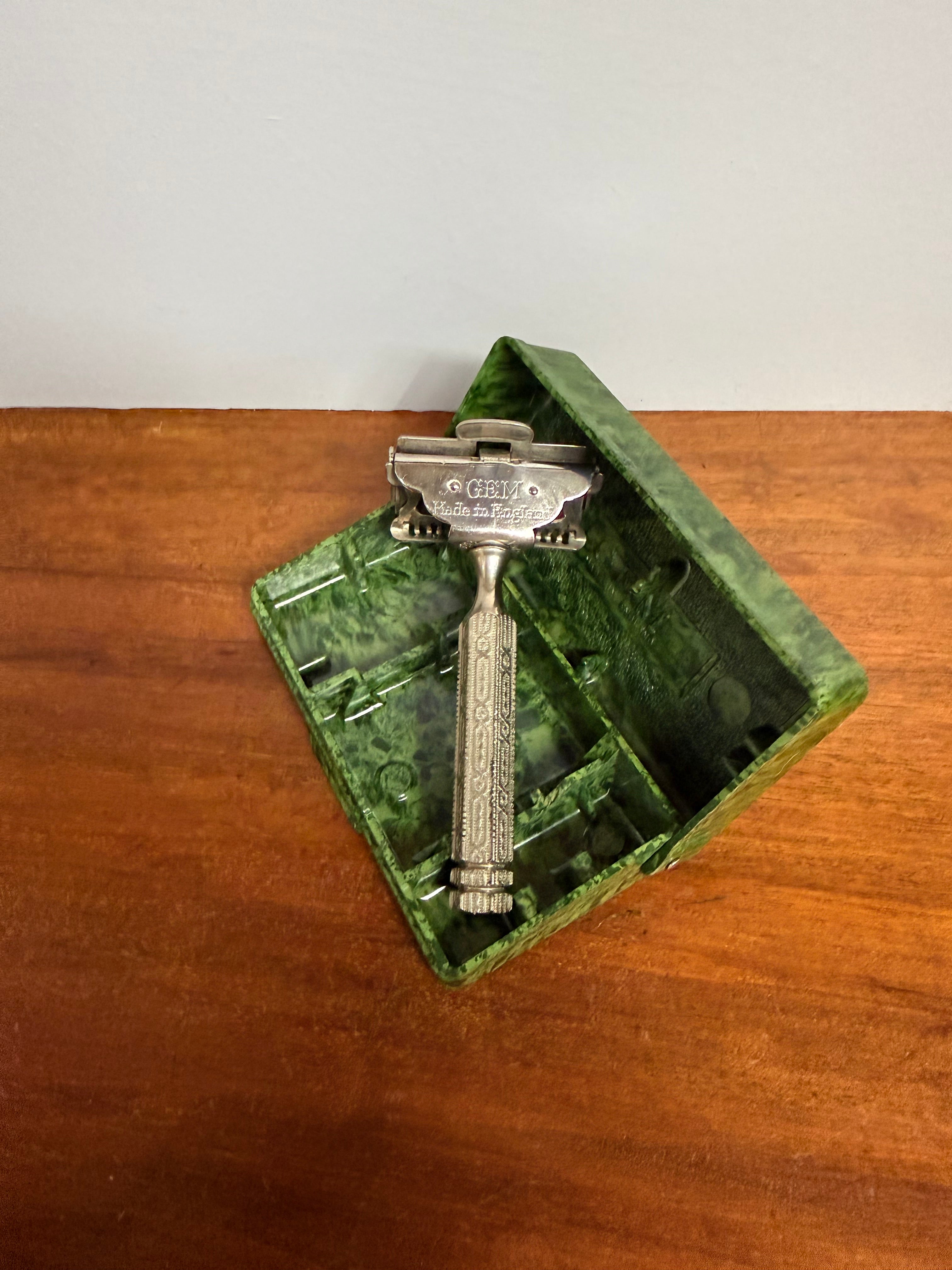 GEM 1912 Single Edge Razor in Bakelite Box | Antique & Vintage | Moonee Ponds Antiques | Australia Wide