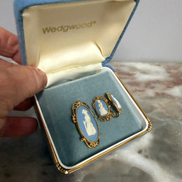 Vintage Wedgwood Pendant / Brooch & Earrings Set In Gold On Silver