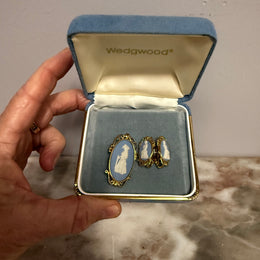 Vintage Wedgwood Pendant / Brooch & Earrings Set In Gold On Silver