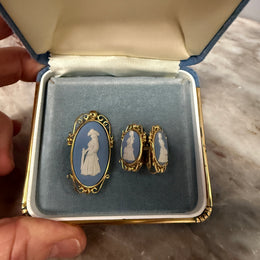 Vintage Wedgwood Pendant / Brooch & Earrings Set In Gold On Silver