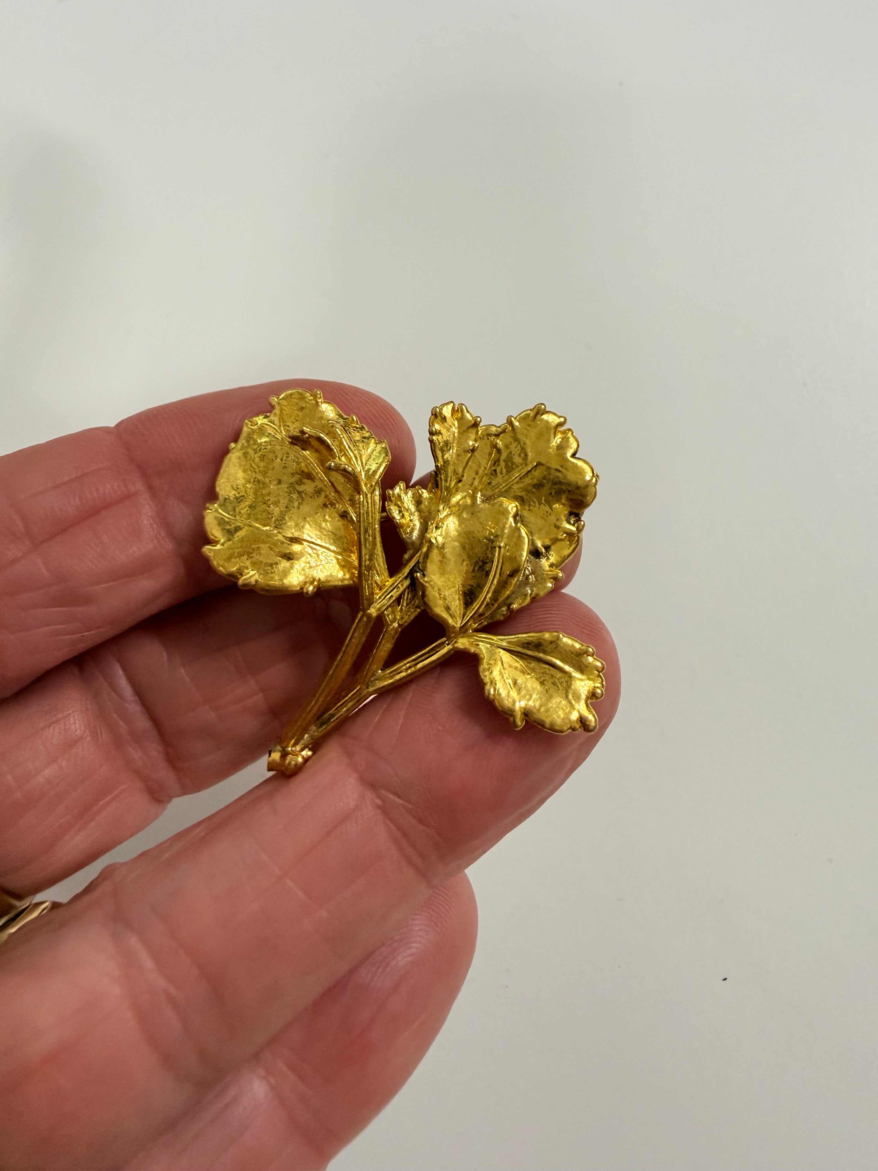Vintage Gold Tone Flower Brooch