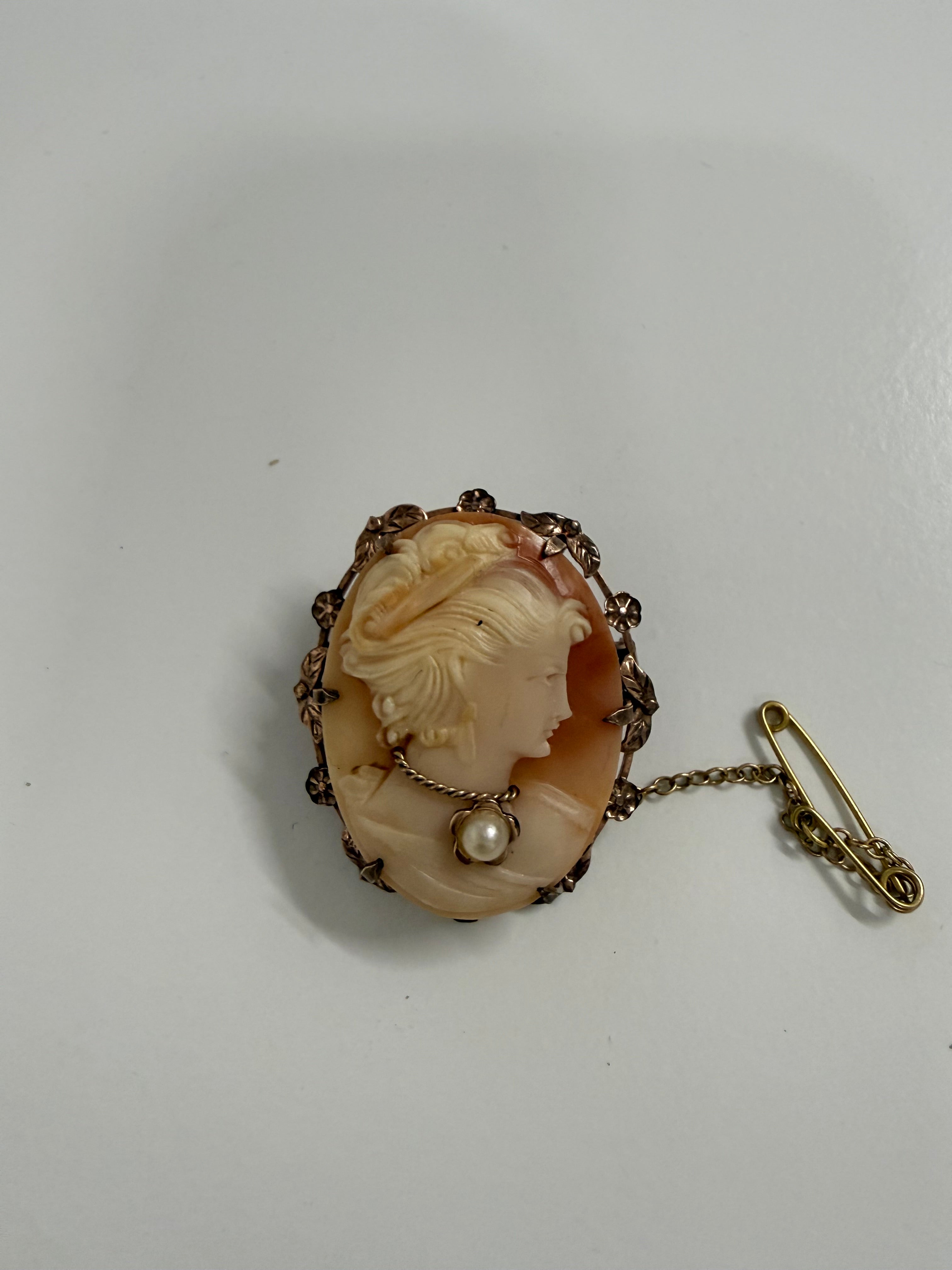 Vintage 9ct Gold Silver Lined Cameo Brooch