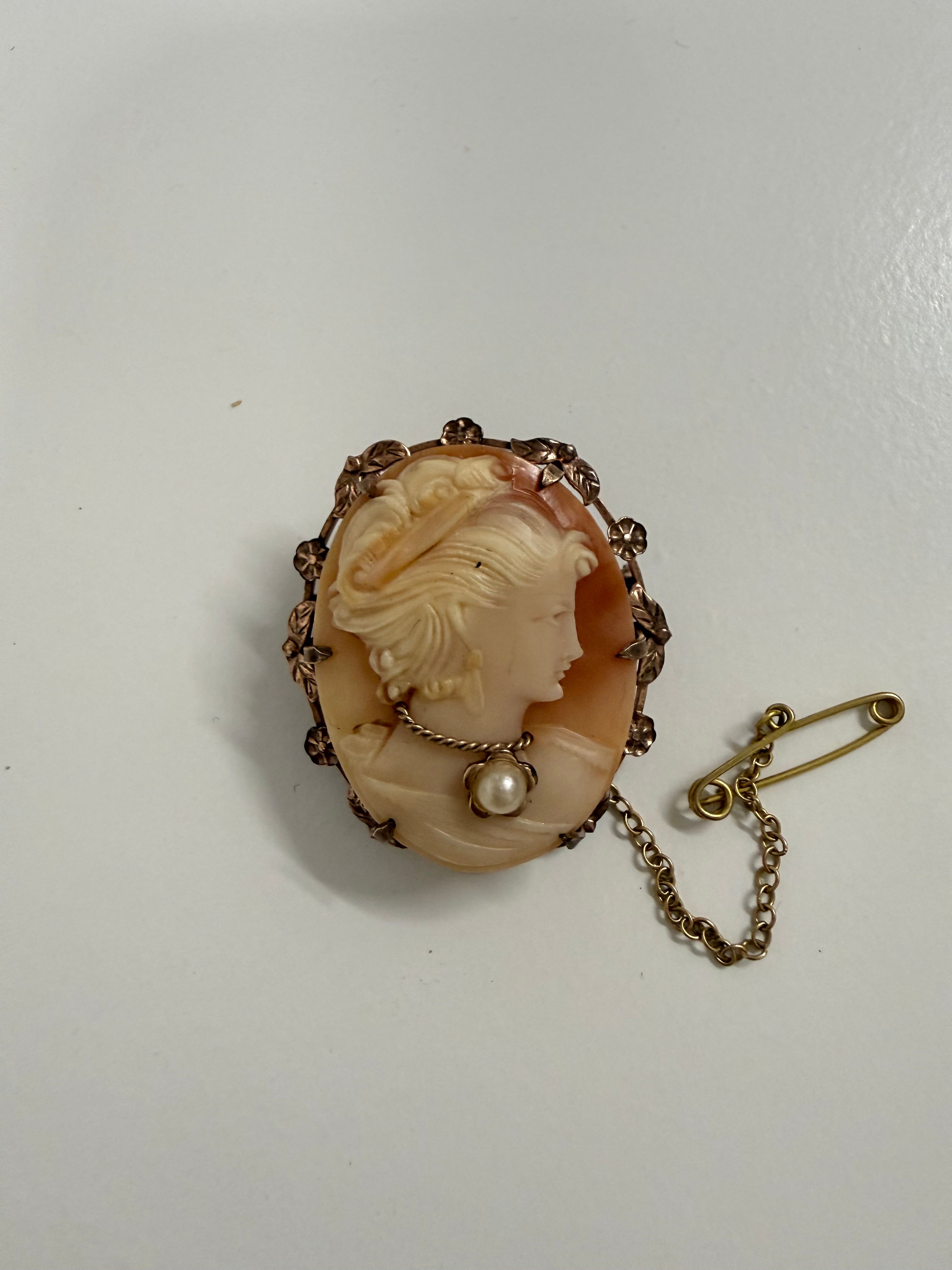 Vintage 9ct Gold Silver Lined Cameo Brooch