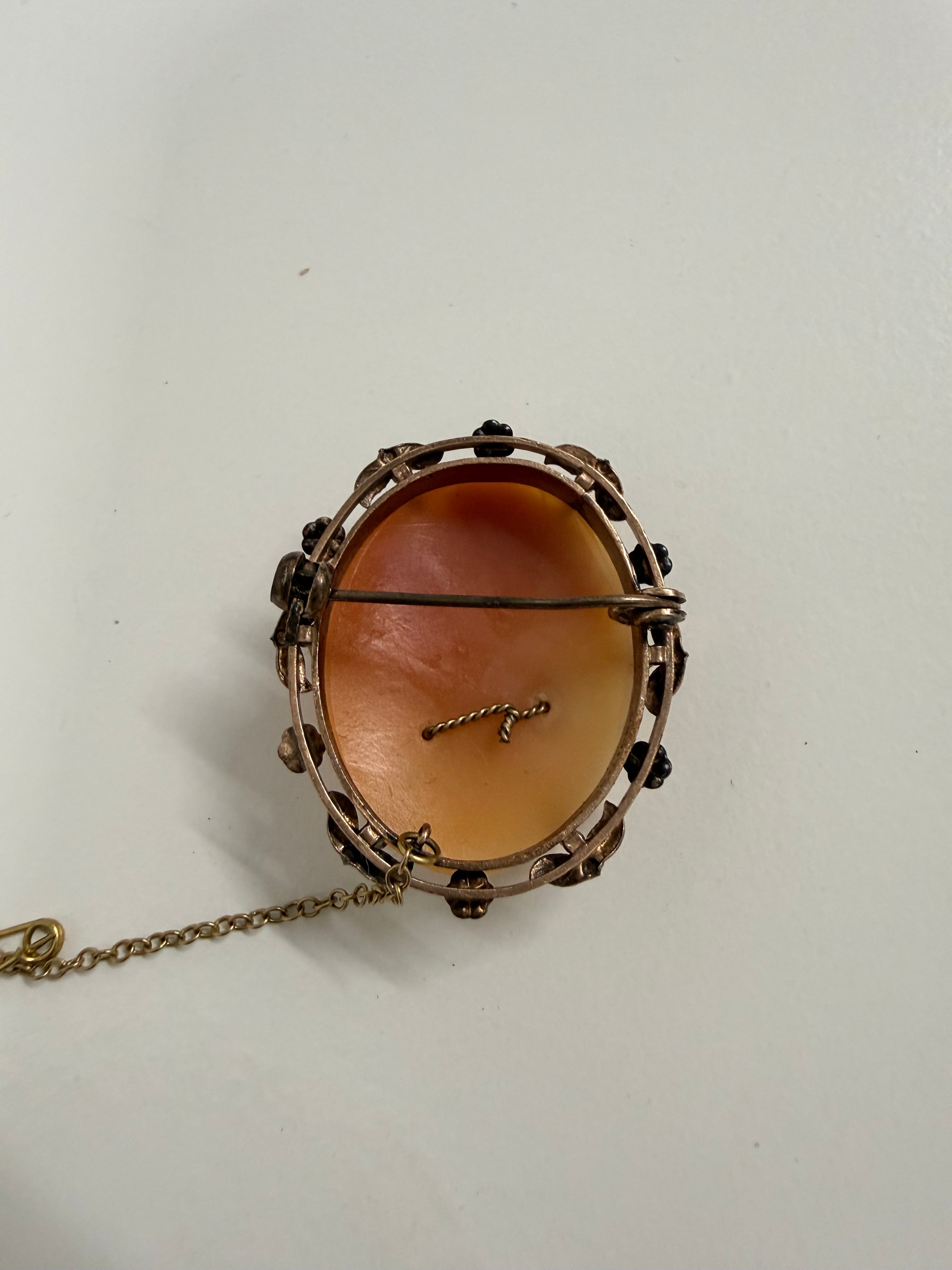 Vintage 9ct Gold Silver Lined Cameo Brooch