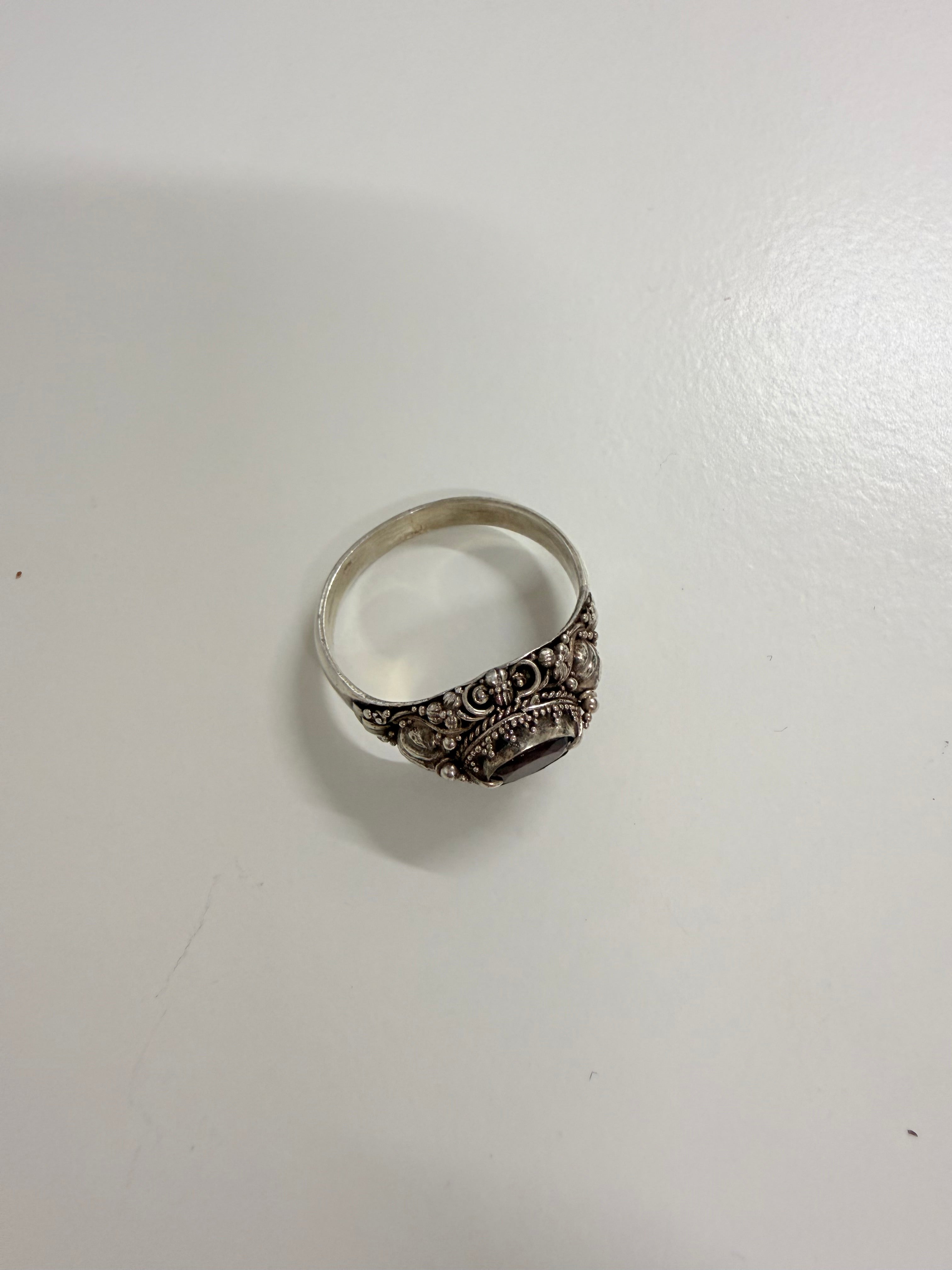 Vintage Sterling Silver & Garnet Ring