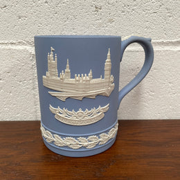 Wedgewood Christmas 1974 Mug with "Houses of Parliament". In good original condition.