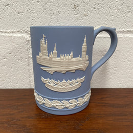 Wedgewood Christmas 1974 Mug with "Houses of Parliament". In good original condition.