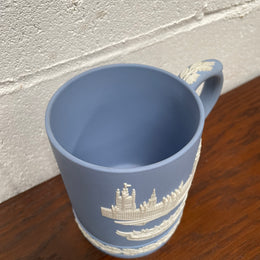 Wedgewood Christmas 1974 Mug with "Houses of Parliament". In good original condition.