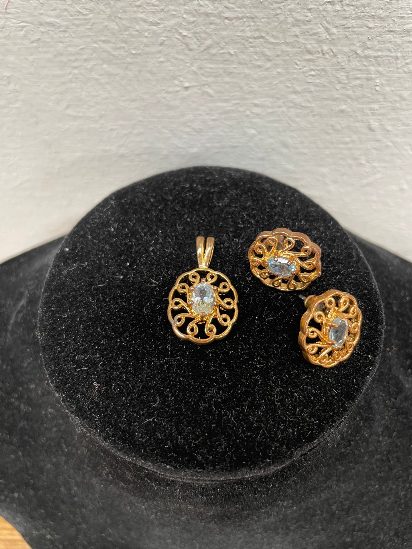 Lovely Vintage Gold Filled Pendant & Earrings Set