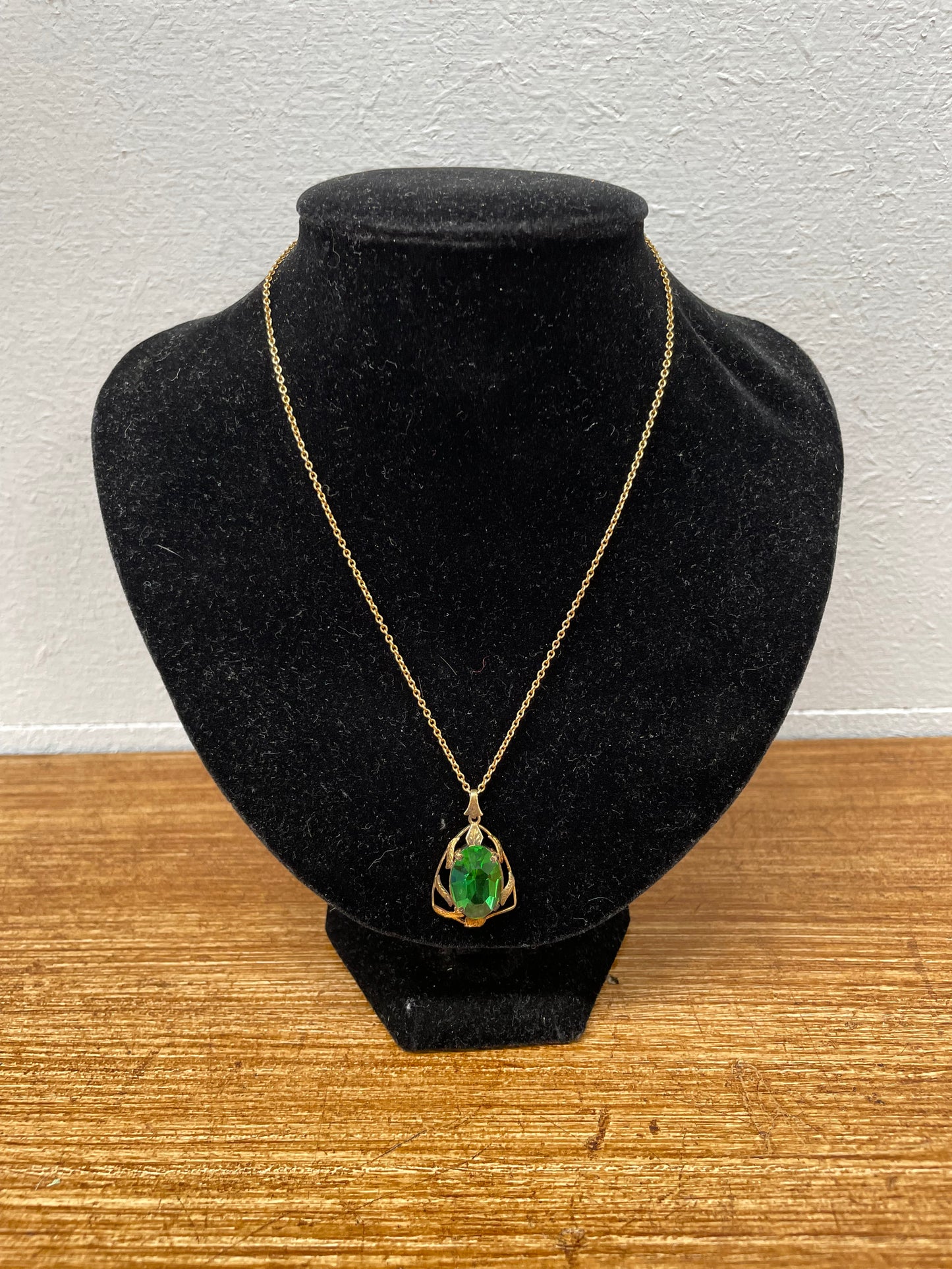 Vintage 9ct Gold Filled Green Stone Pendant & Chain