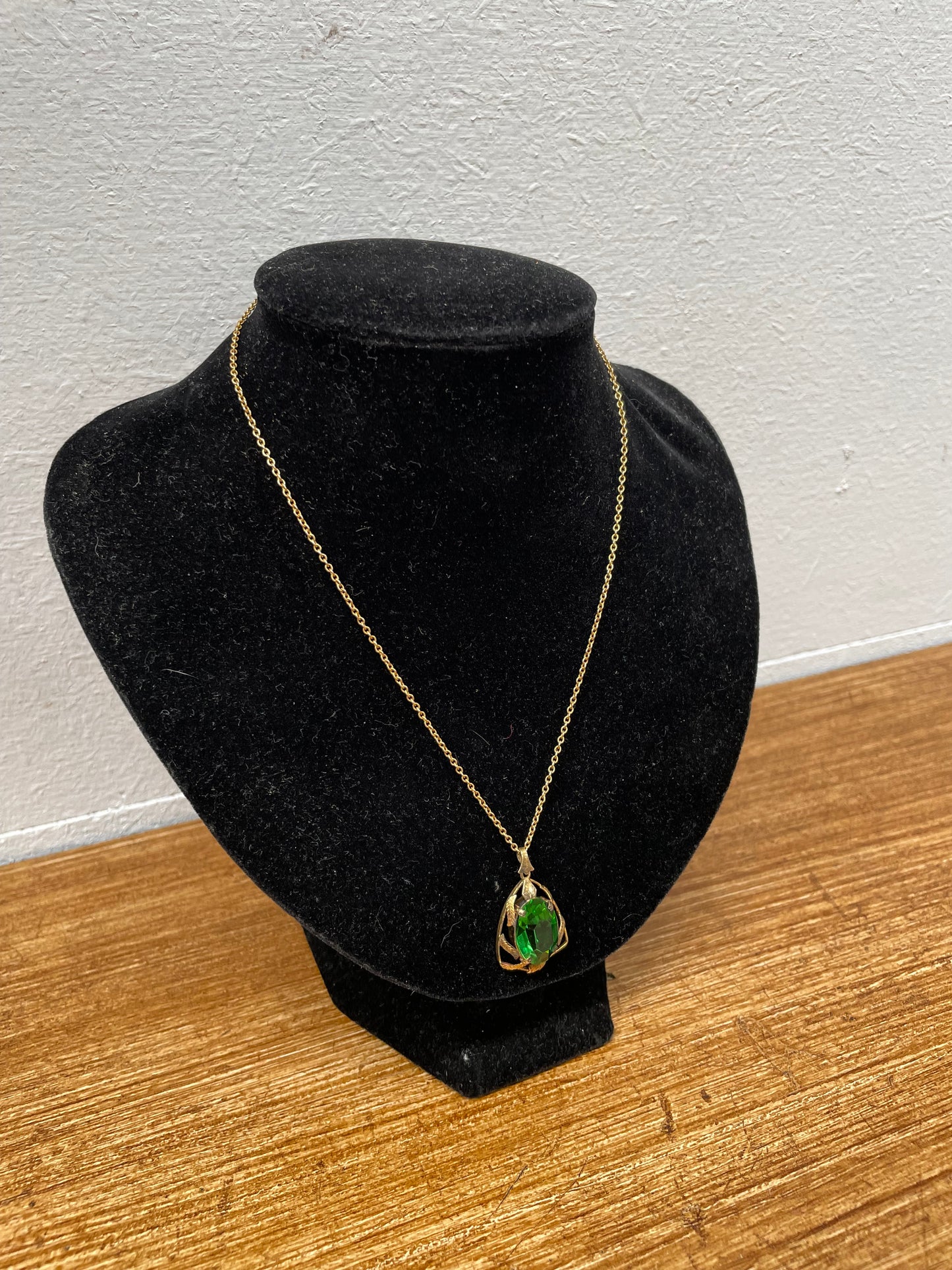 Vintage 9ct Gold Filled Green Stone Pendant & Chain