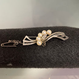 Selection Of Vintage Sterling Silver & Cultured Pearl Brooches