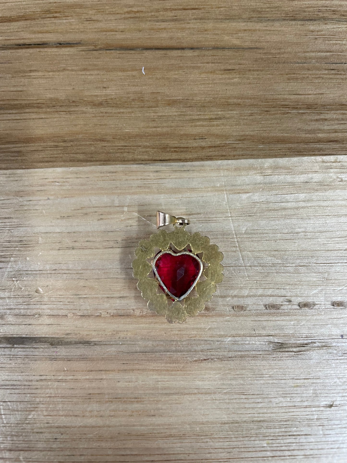 Vintage 9ct Gold Lined Red Stone Pendant