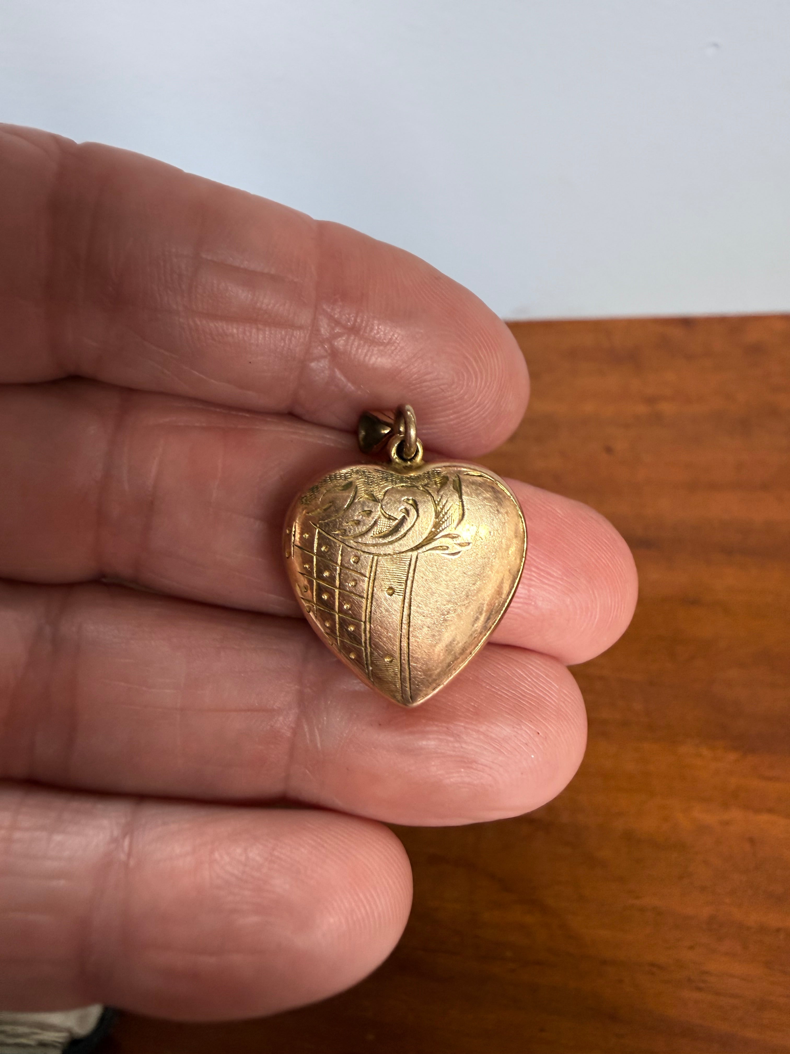 Vintage 9ct Lined Gold Heart Locket | Antique & Vintage | Moonee Ponds Antiques | Australia Wide Delivery