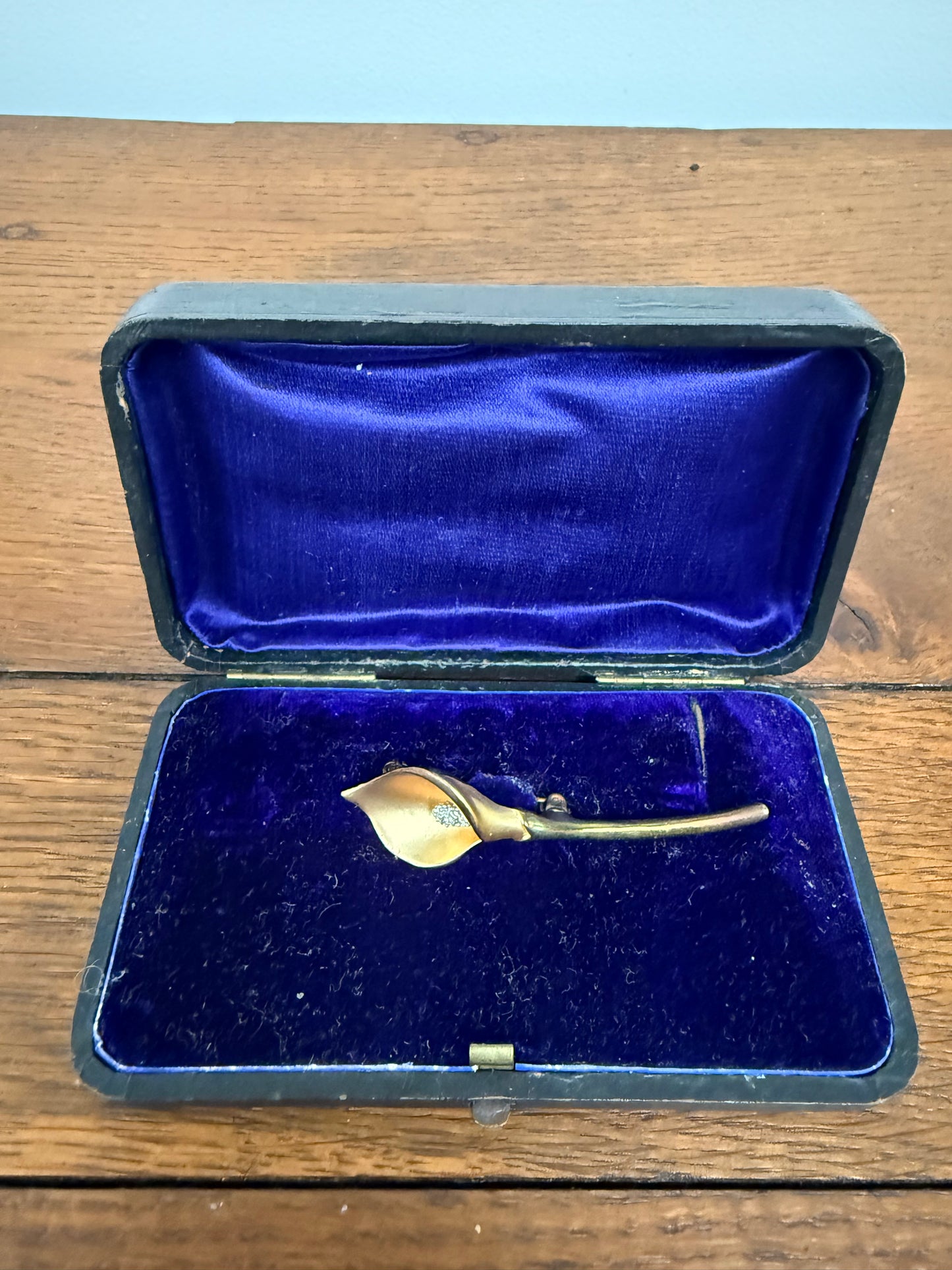 Calla Lily Gold Tone & Rhinestone Vintage brooch