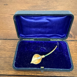 Calla Lily Gold Tone & Rhinestone Vintage brooch