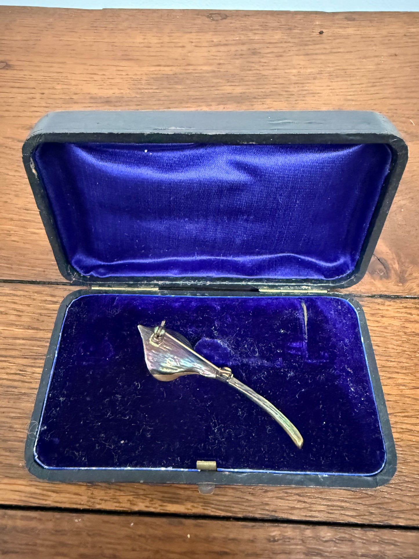 Calla Lily Gold Tone & Rhinestone Vintage brooch