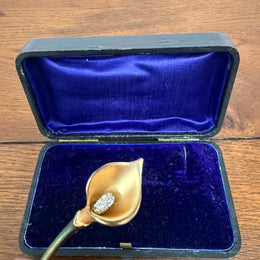 Calla Lily Gold Tone & Rhinestone Vintage brooch