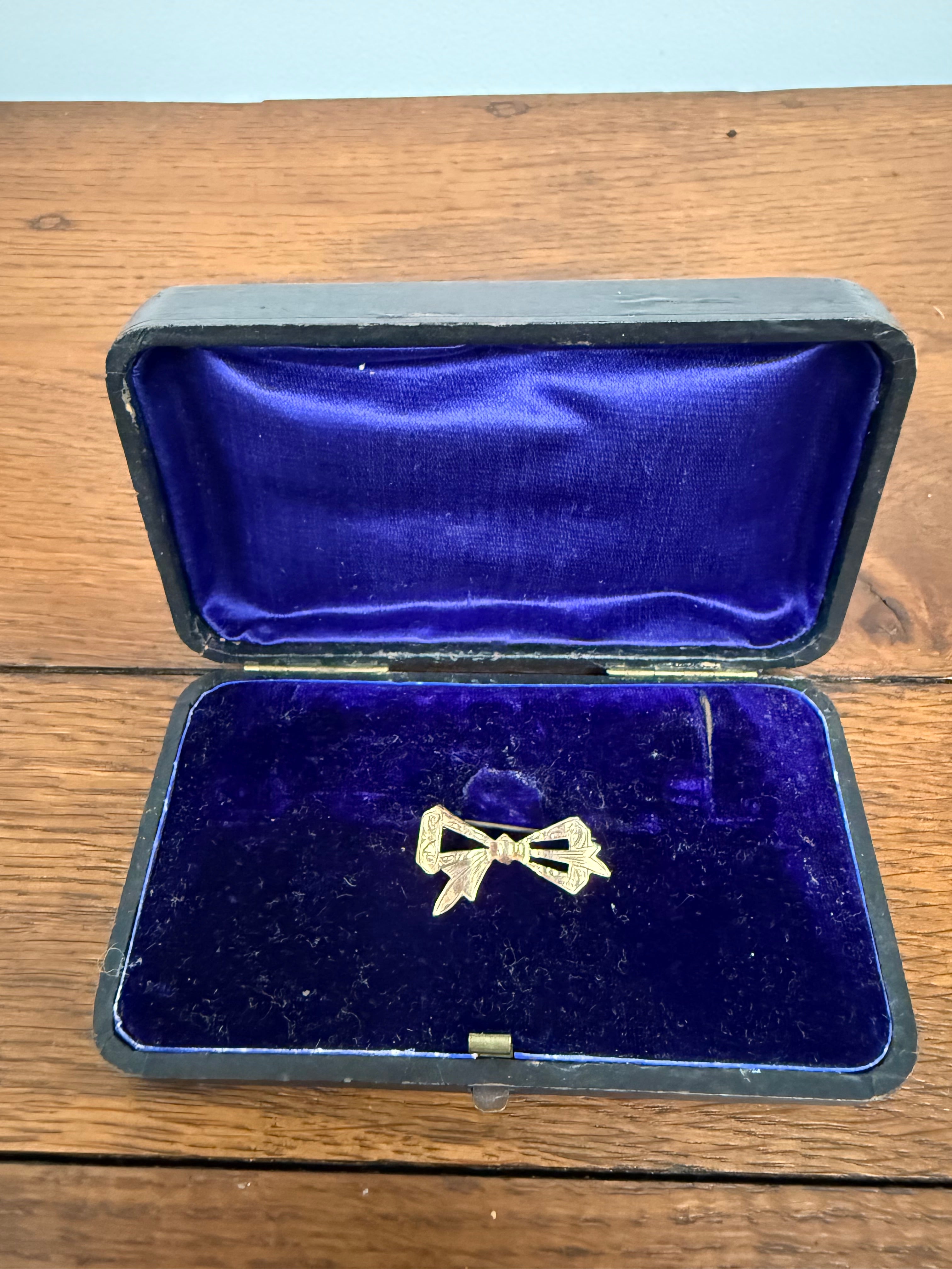 9 Carat Gold Silver Lined Bow Brooch | Antique & Vintage | Moonee Ponds Antiques | Australia Wide Delivery