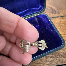 9 Carat Gold Silver Lined Bow Brooch