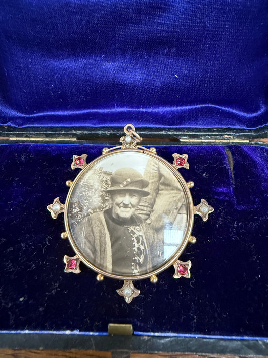 Antique 9ct Photo Locket Set With Seed Pearls & Garnets