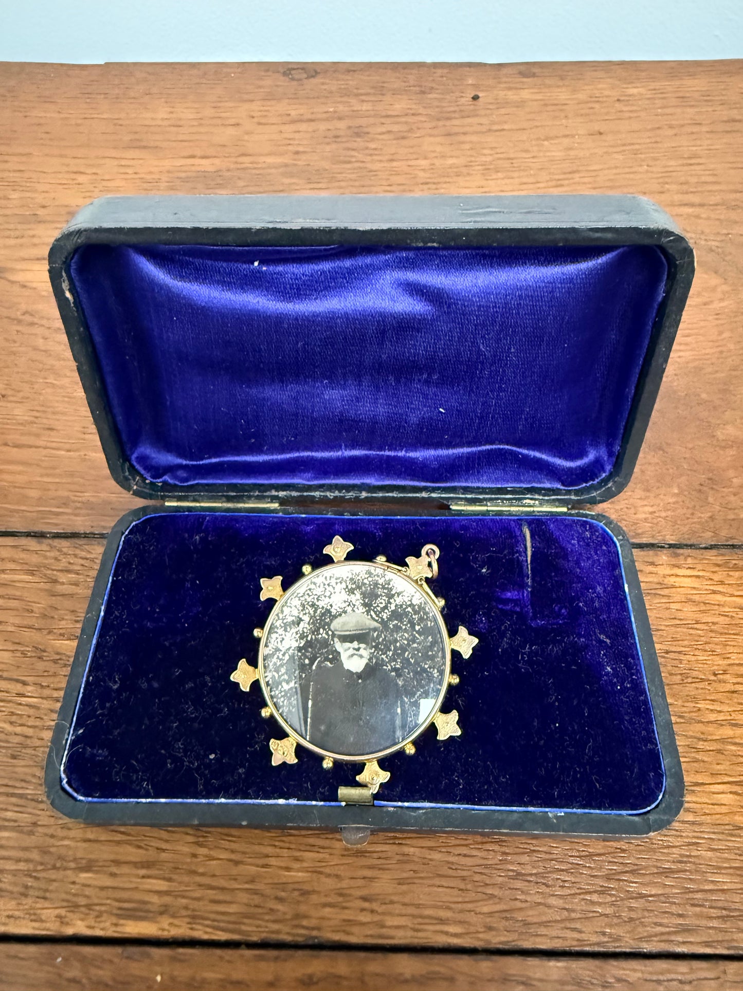 Antique 9ct Photo Locket Set With Seed Pearls & Garnets
