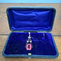 Vintage 9ct Silver Lined Pendant With Pink/Red Stone