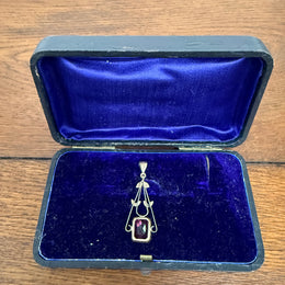 Vintage 9ct Silver Lined Pendant With Pink/Red Stone