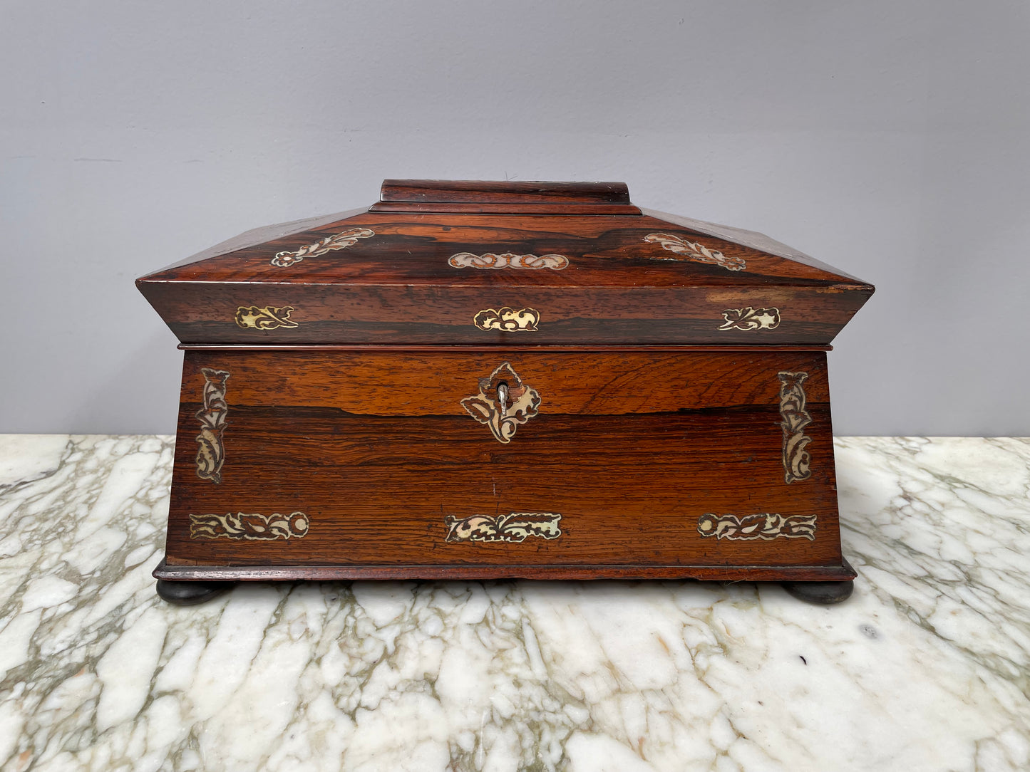 William IV (1835) Rosewood Tea Caddy with MOP Inlay.