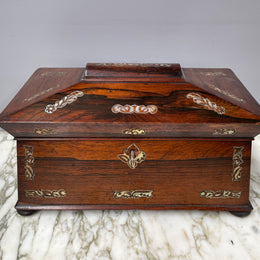 William IV (1835) Rosewood Tea Caddy with MOP Inlay.