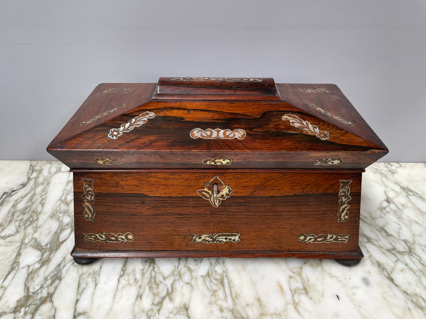 William IV (1835) Rosewood Tea Caddy with MOP Inlay.